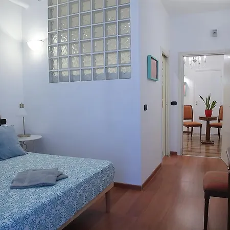 Savoia International_lt_bari Stazione Бари